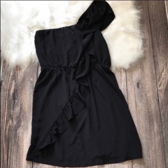 One shoulder black ruffle detail dress - Picture 5 of 7